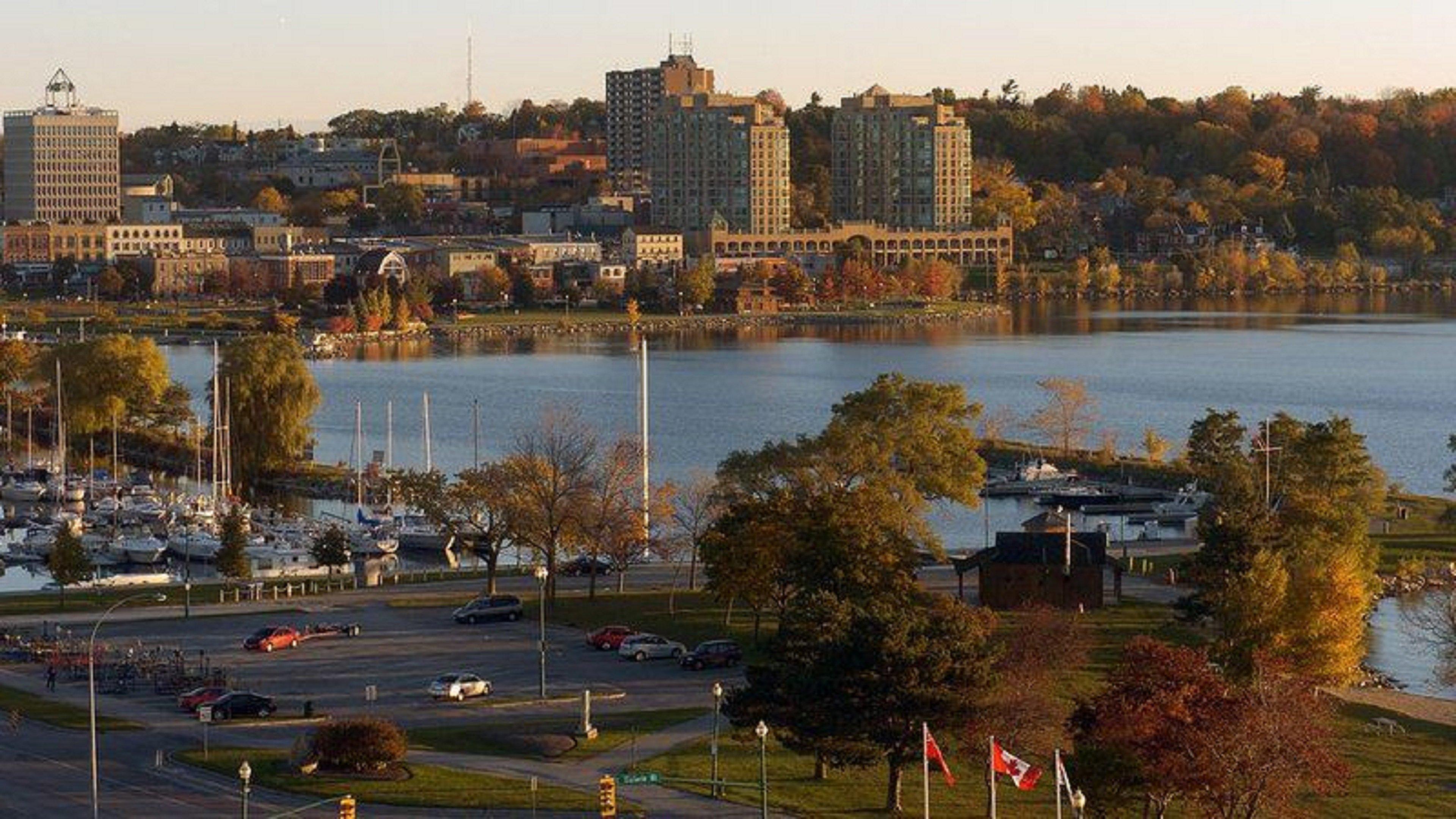 Holiday Inn Express Hotel & Suites Barrie By Ihg מראה חיצוני תמונה