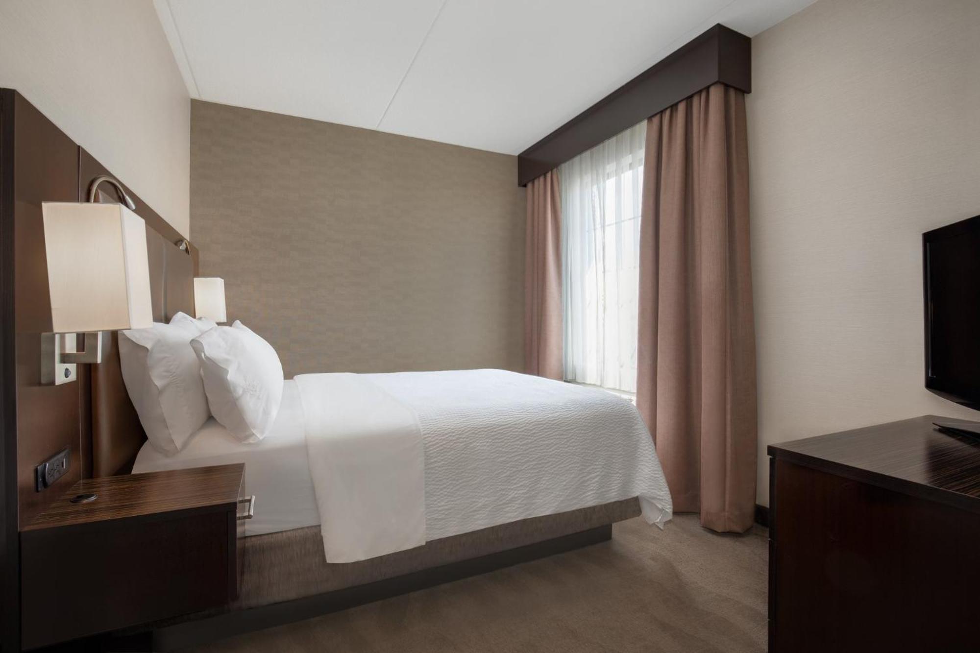 Holiday Inn Express Hotel & Suites Barrie By Ihg מראה חיצוני תמונה
