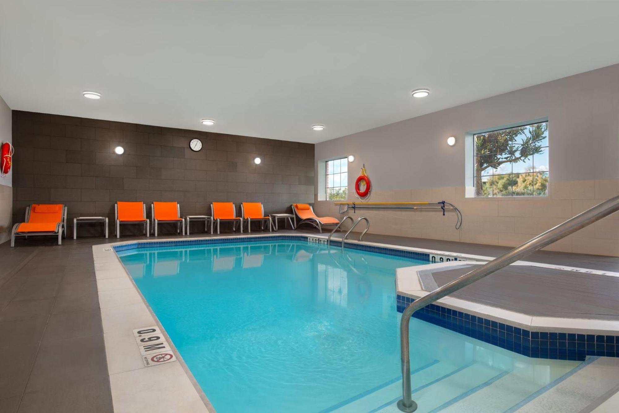 Holiday Inn Express Hotel & Suites Barrie By Ihg מראה חיצוני תמונה