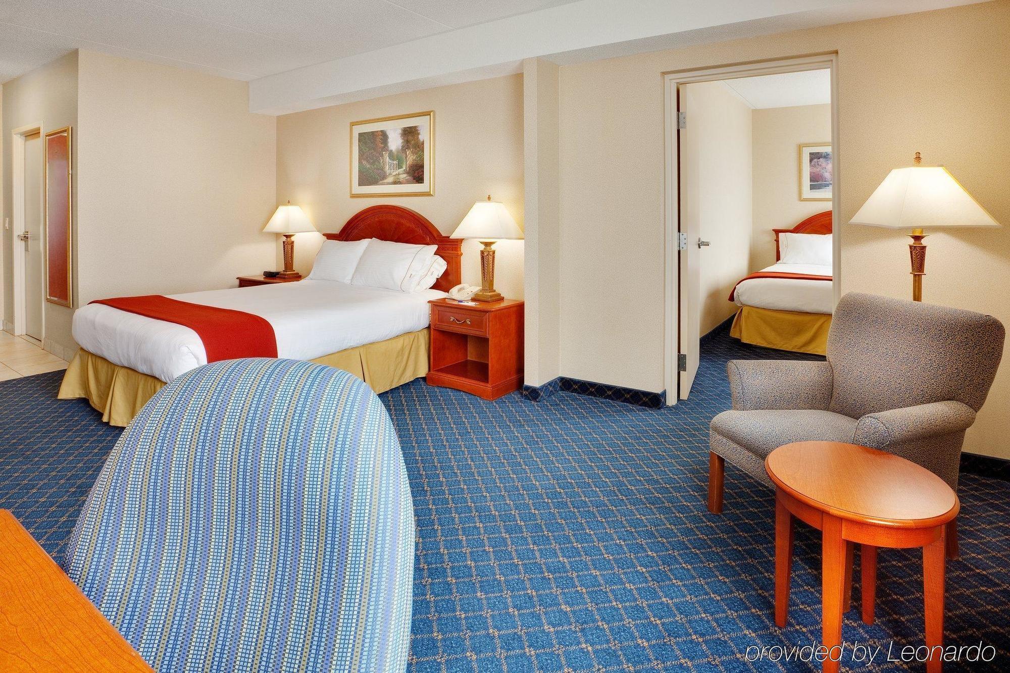 Holiday Inn Express Hotel & Suites Barrie By Ihg מראה חיצוני תמונה